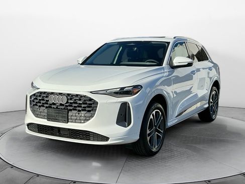 New 2025 Audi Q5 Premium image 3