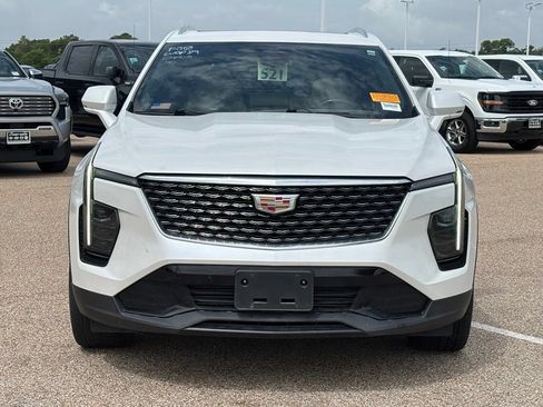 Used 2024 Cadillac XT4 Premium Luxury FWD image 3