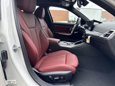 Used 2025 BMW 330i xDrive Sedan w/ Convenience Package image 29