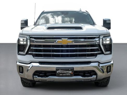 Used 2025 Chevrolet Silverado 2500 LTZ w/ LTZ Convenience Package AWD/4WD image 3