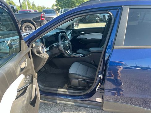 Used 2024 Chevrolet Trax LT w/ Driver Confidence Package FWD image 6