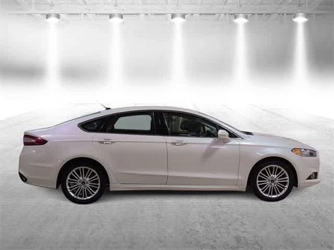 Used 2016 Ford Fusion SE w/ Equipment Group 202A image 9
