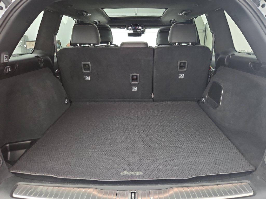 Certified 2023 Jeep Grand Cherokee Summit AWD/4WD image 37