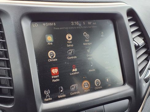 Used 2016 Jeep Cherokee Latitude w/ Comfort/Convenience Group AWD/4WD image 19