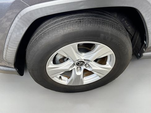 Used 2021 Toyota RAV4 XLE image 14