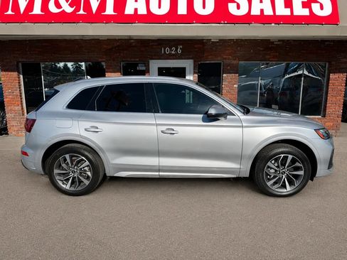 Used 2021 Audi Q5 2.0T Premium w/ Convenience Package AWD/4WD image 2