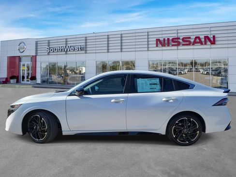 New 2026 Nissan Sentra SR w/ SR Premium Package FWD image 9
