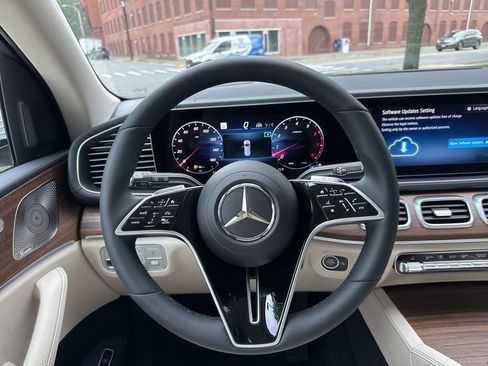 Certified 2025 Mercedes-Benz GLS 450 4MATIC image 23