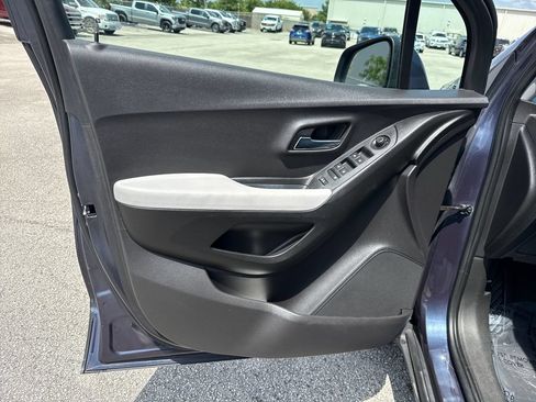 Used 2019 Chevrolet Trax LS FWD image 13