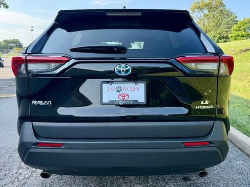 Used 2022 Toyota RAV4 LE AWD/4WD image 7