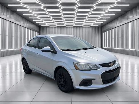 Used 2017 Chevrolet Sonic LT FWD image 5