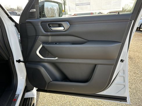 New 2026 Nissan Armada Platinum Reserve w/ Accent Package image 14