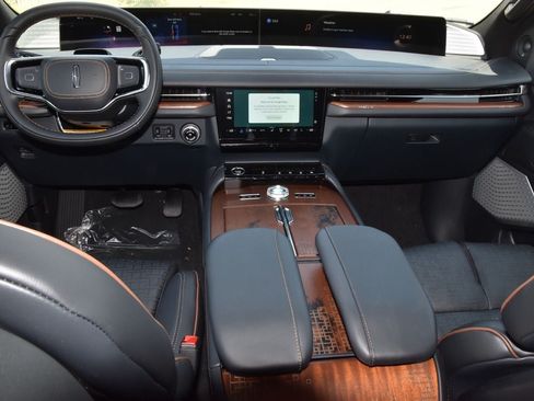 New 2027 Lincoln Navigator L Black Label AWD/4WD image 17