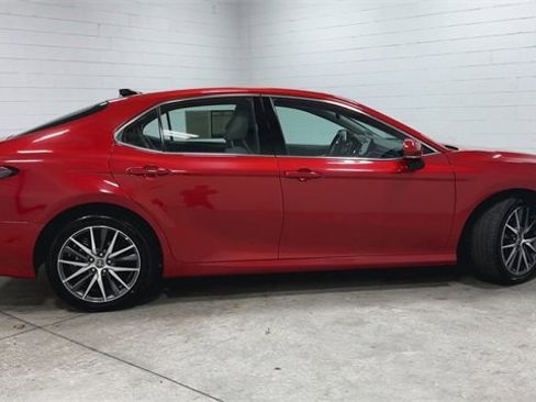 Used 2023 Toyota Camry XLE image 4