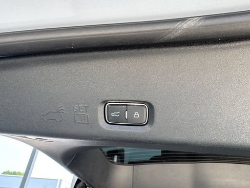 Used 2025 Ford Expedition Platinum w/ Driver's Package AWD/4WD image 46