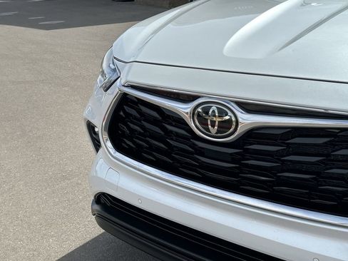 Used 2023 Toyota Highlander Limited image 32