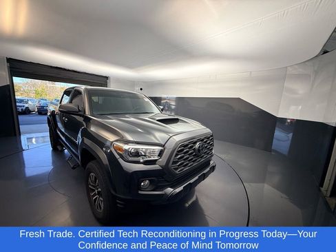 Used 2023 Toyota Tacoma TRD Sport w/ Technology Package image 5
