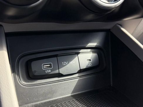 Used 2024 Hyundai Venue SEL image 17