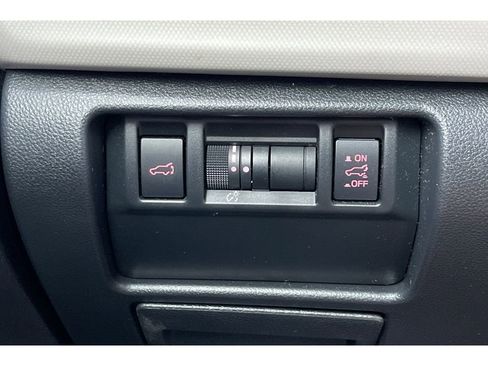 Used 2025 Subaru Forester Premium image 39