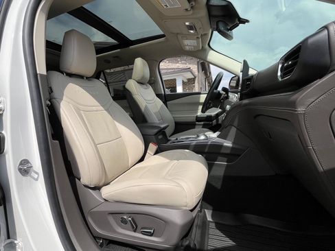Used 2020 Ford Explorer Platinum w/ Premium Technology Package AWD/4WD image 17