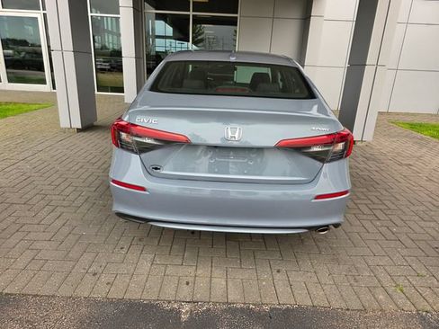 Used 2023 Honda Civic Sport image 3