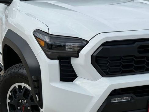 Used 2025 Toyota Tacoma TRD Off-Road AWD/4WD image 3