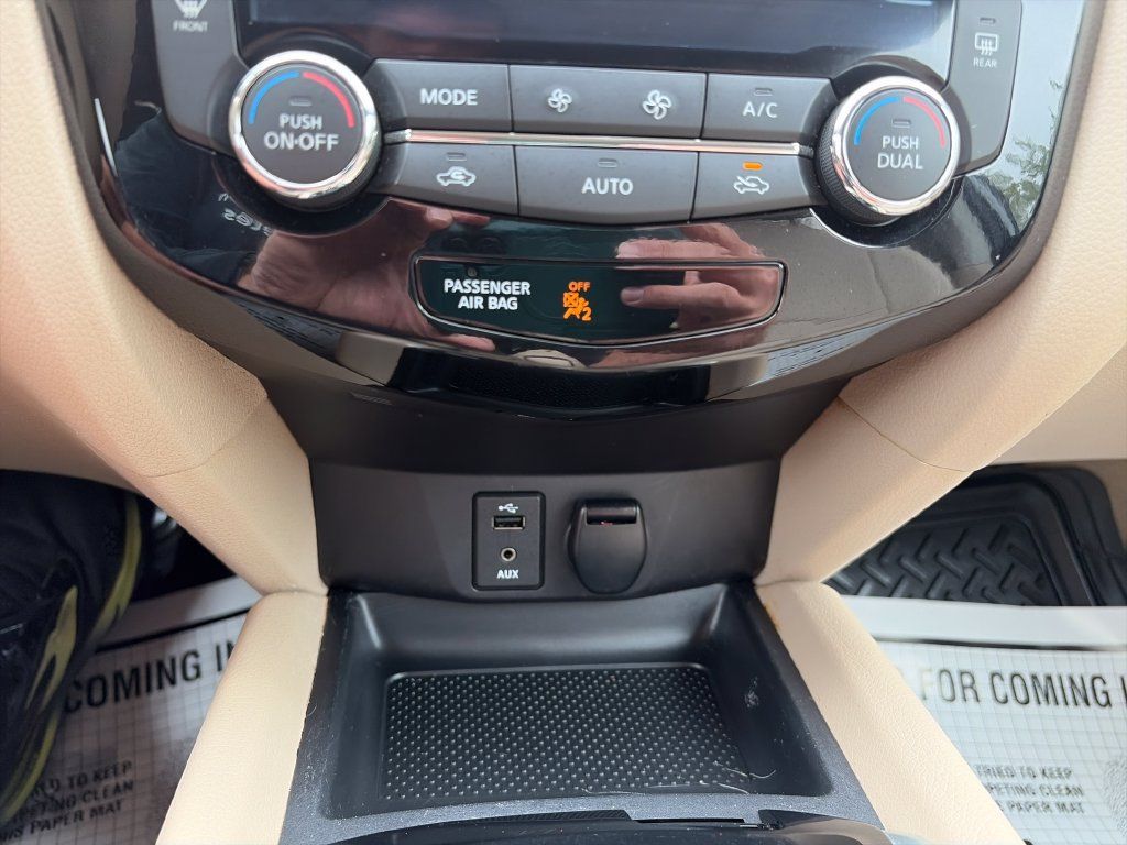 Used 2015 Nissan Rogue SL w/ SL Premium Package FWD image 18