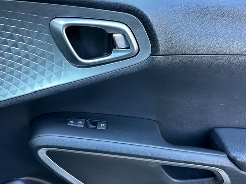 Used 2023 Kia Soul S FWD image 19