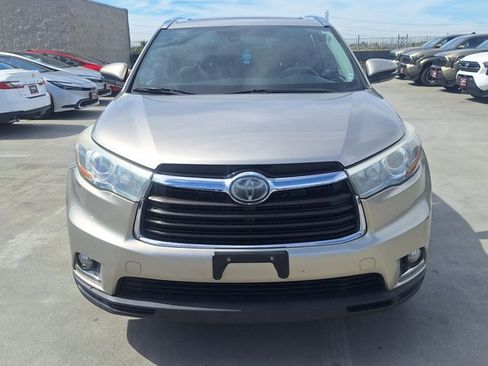 Used 2015 Toyota Highlander Limited Platinum image 2