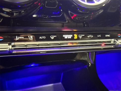 Used 2022 Mercedes-Benz CLA 250 4MATIC image 17