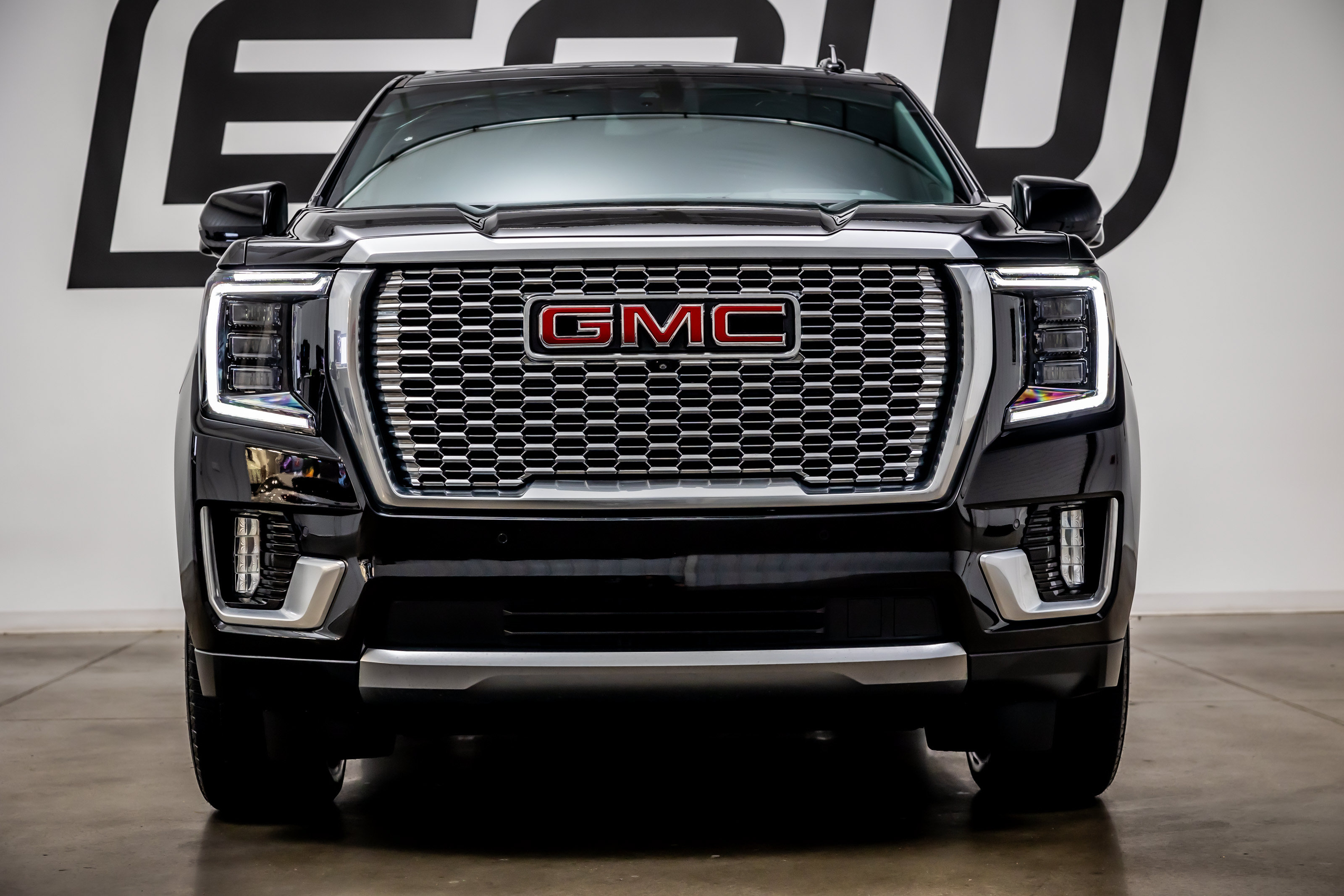 Used 2023 GMC Yukon XL Denali AWD/4WD image 4