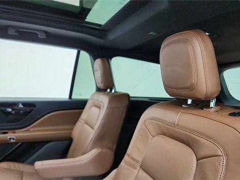 Used 2024 Lincoln Aviator Reserve w/ Equipment Group 201A image 33