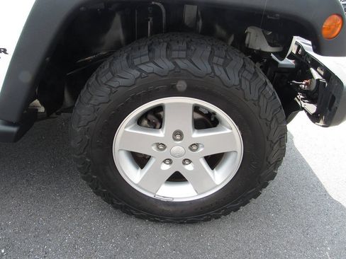 Used 2014 Jeep Wrangler Unlimited Sport w/ Quick Order Package 24S AWD/4WD image 16