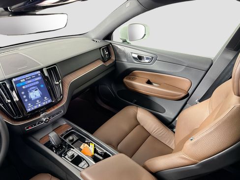 Certified 2023 Volvo XC60 B5 Plus w/ Protection Package Premier image 25