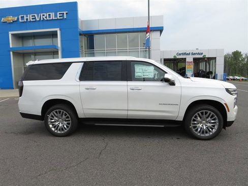 New 2025 Chevrolet Suburban Premier image 4