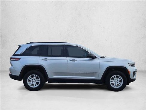 Used 2024 Jeep Grand Cherokee Laredo RWD image 4