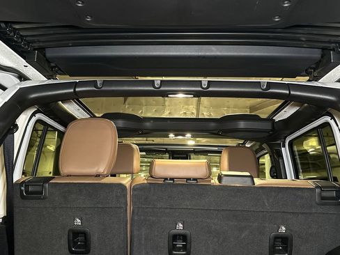 Used 2022 Jeep Wrangler Unlimited Sahara w/ Cold Weather Group image 7