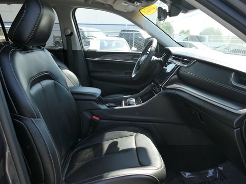 Used 2023 Jeep Grand Cherokee Limited w/ Luxury Tech Group II RWD image 25