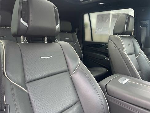 Used 2024 Cadillac Escalade ESV Sport AWD/4WD image 44