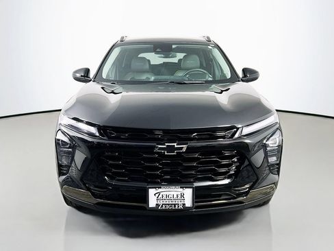 Used 2025 Chevrolet Trax ACTIV w/ Driver Confidence Package FWD image 2