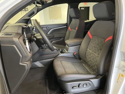 Used 2024 Chevrolet Colorado Z71 w/ Z71 Convenience Package 2 image 17