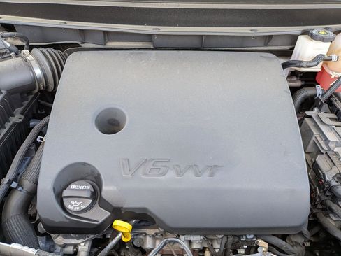 Used 2023 Chevrolet Traverse RS image 37