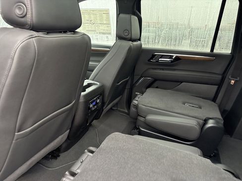 New 2026 Chevrolet Suburban High Country image 12