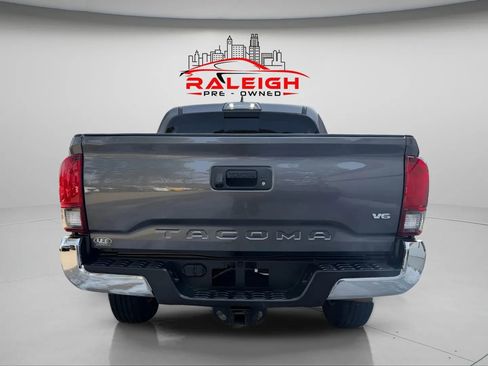 Used 2019 Toyota Tacoma TRD Off-Road image 6