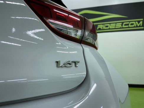 Used 2020 Hyundai Veloster Turbo image 14