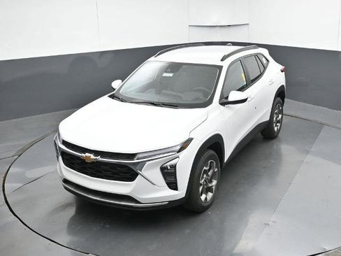 New 2026 Chevrolet Trax LT w/ Driver Confidence Package image 17