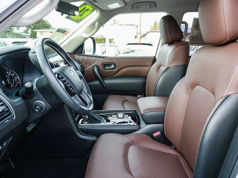 Used 2024 INFINITI QX80 Premium Select w/ All-Season Package image 18