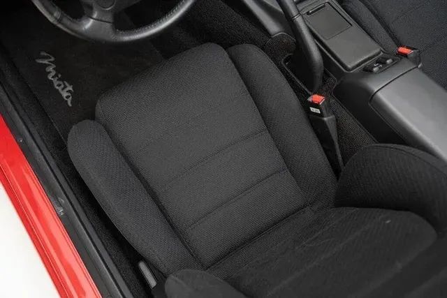 Used 1990 MAZDA MX-5 Miata RWD image 12