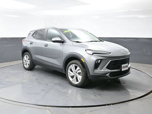Used 2025 Buick Encore GX Preferred AWD/4WD image 6