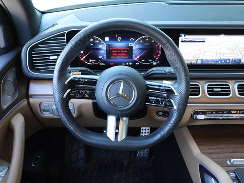 Used 2024 Mercedes-Benz GLS 450 4MATIC image 18